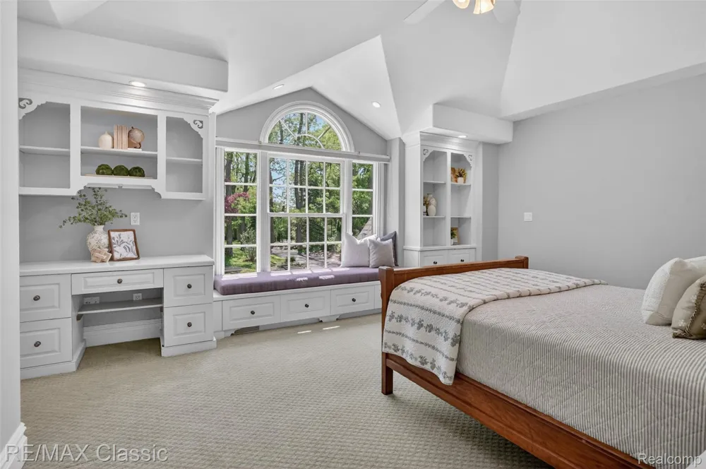 2360 Private Drive Lake Angelus City, MI 48329