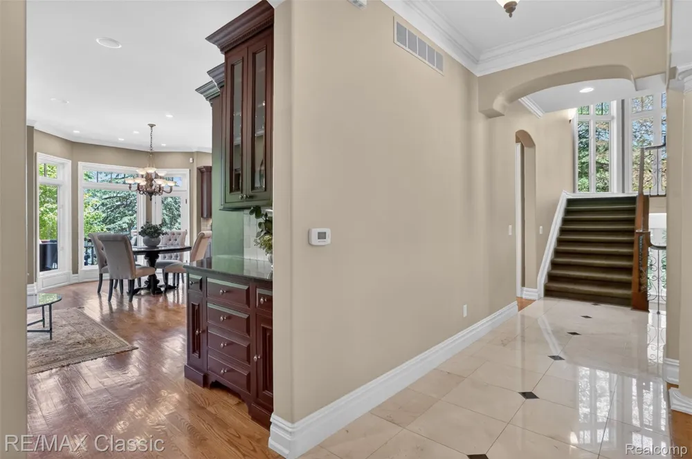 2360 Private Drive Lake Angelus City, MI 48329