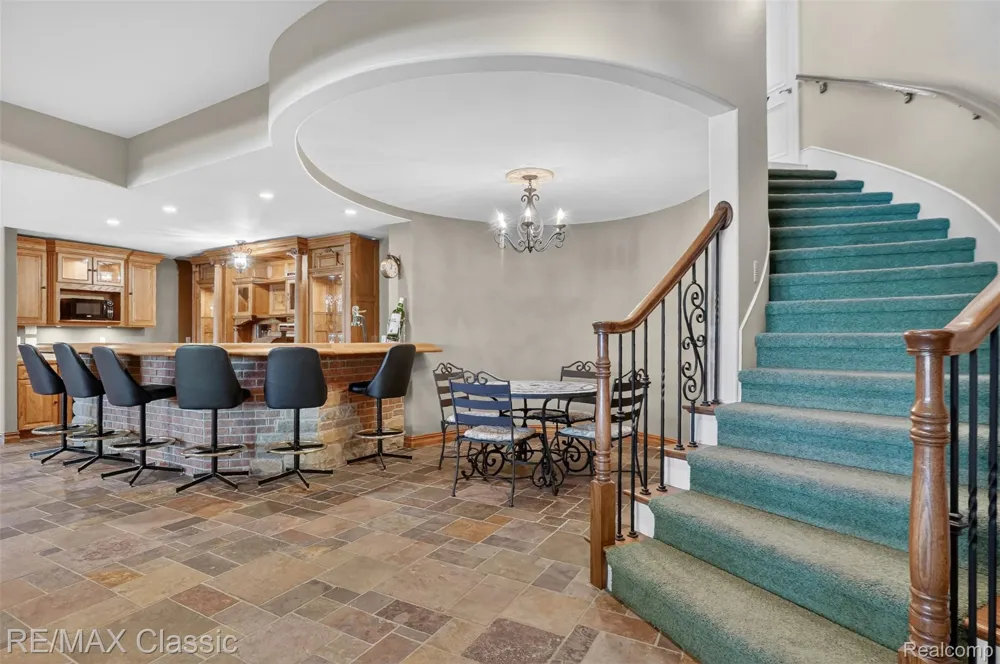 2360 Private Drive Lake Angelus City, MI 48329