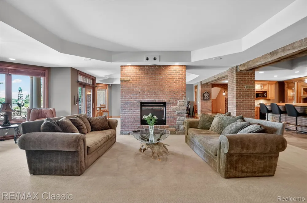 2360 Private Drive Lake Angelus City, MI 48329