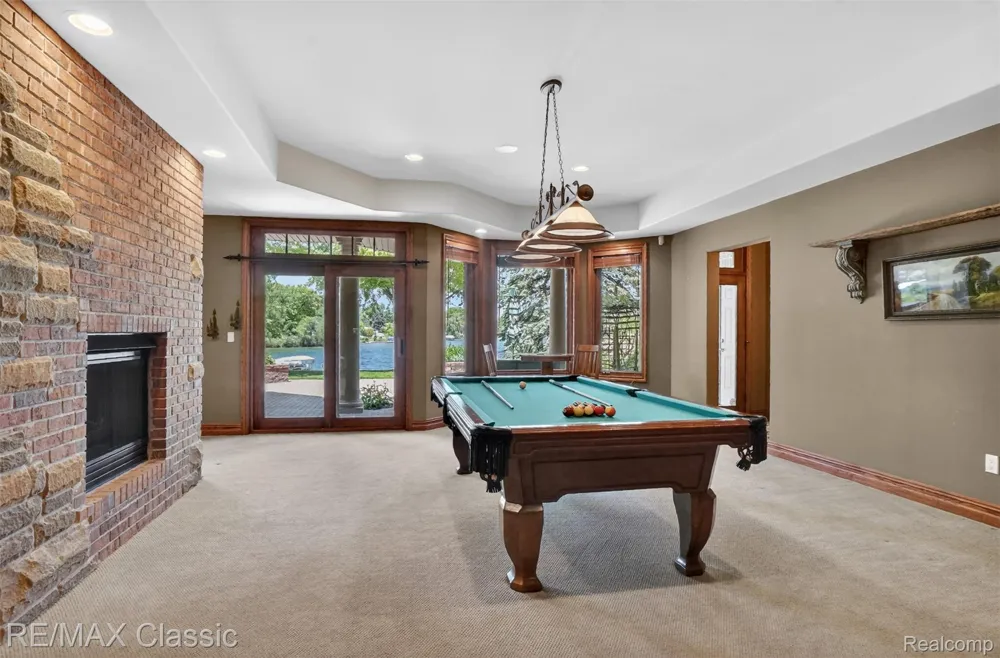 2360 Private Drive Lake Angelus City, MI 48329