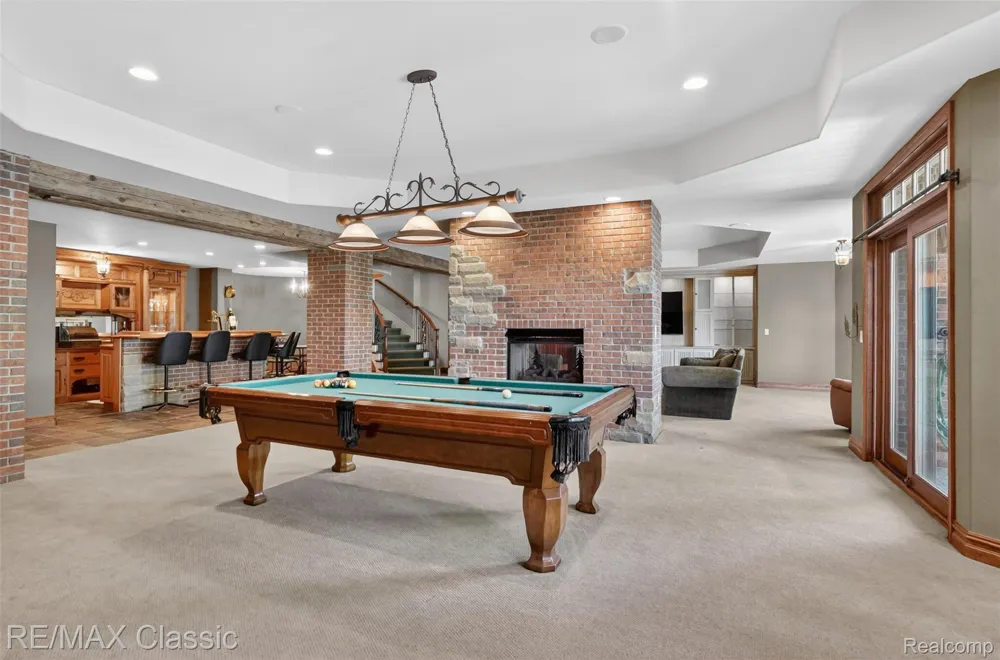 2360 Private Drive Lake Angelus City, MI 48329