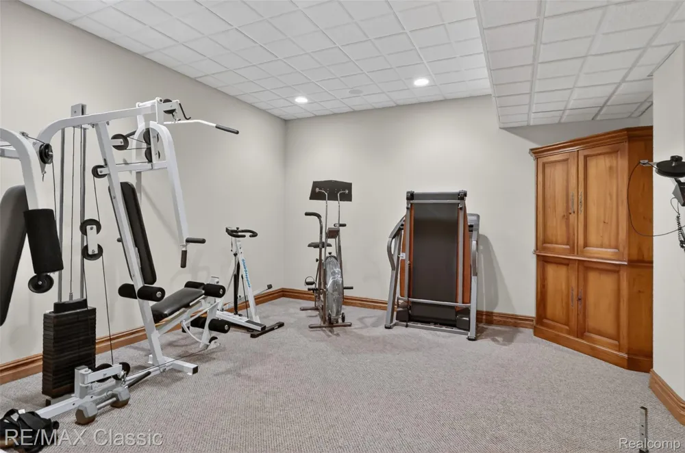 2360 Private Drive Lake Angelus City, MI 48329