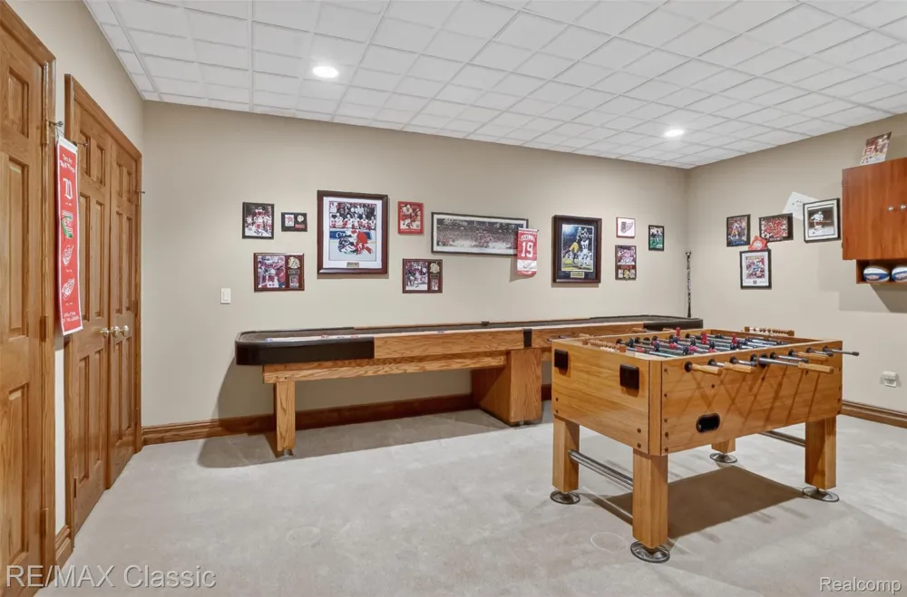 2360 Private Drive Lake Angelus City, MI 48329