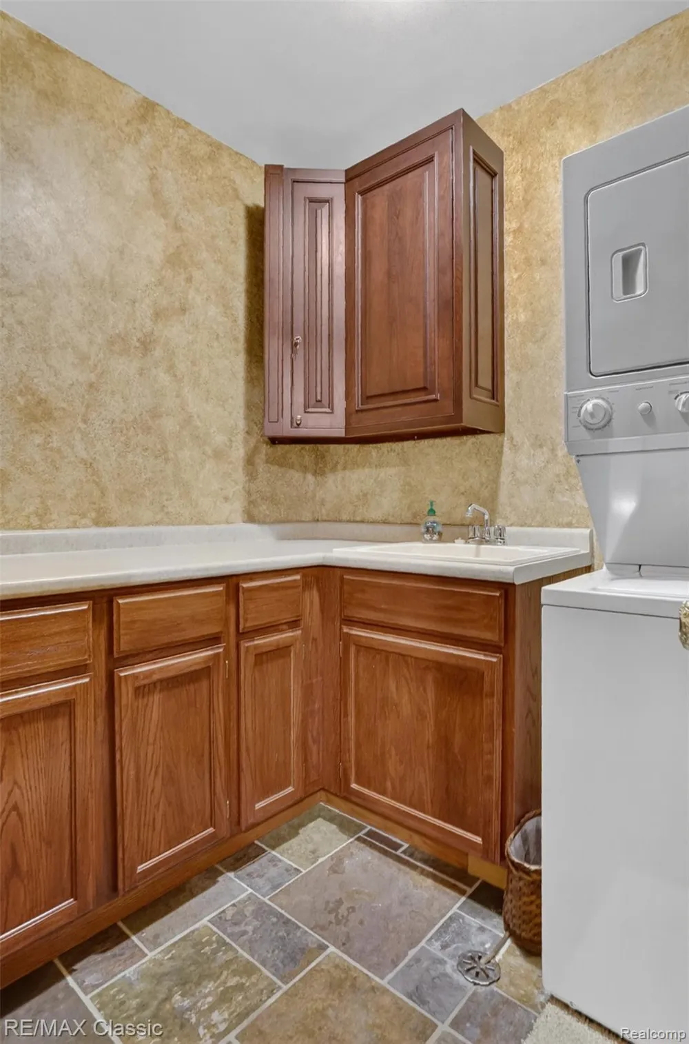2360 Private Drive Lake Angelus City, MI 48329