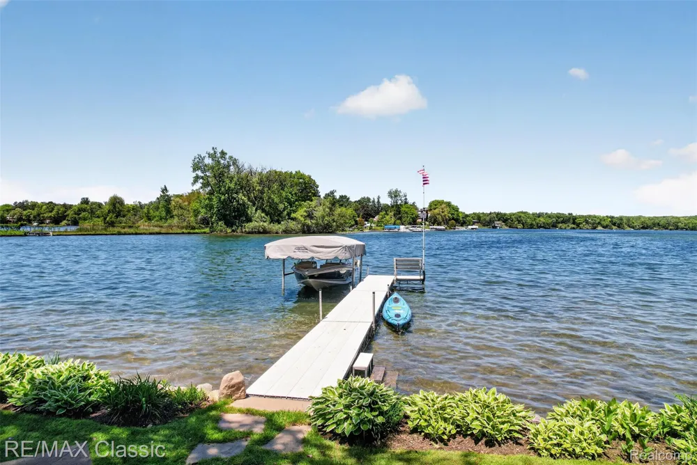 2360 Private Drive Lake Angelus City, MI 48329