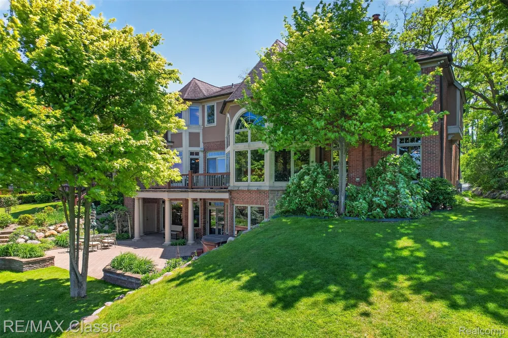 2360 Private Drive Lake Angelus City, MI 48329