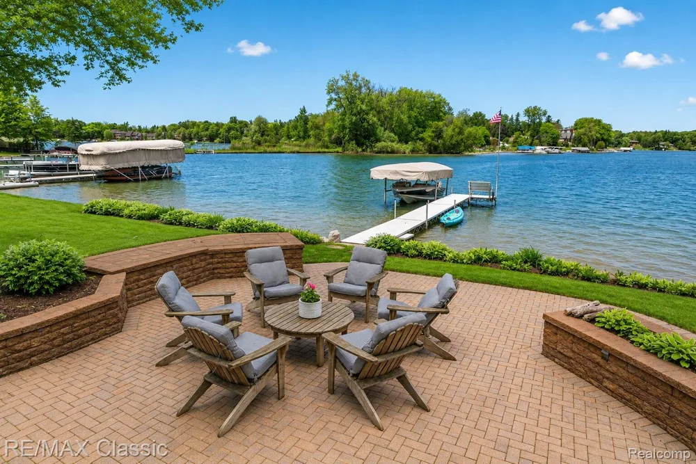 2360 Private Drive Lake Angelus City, MI 48329