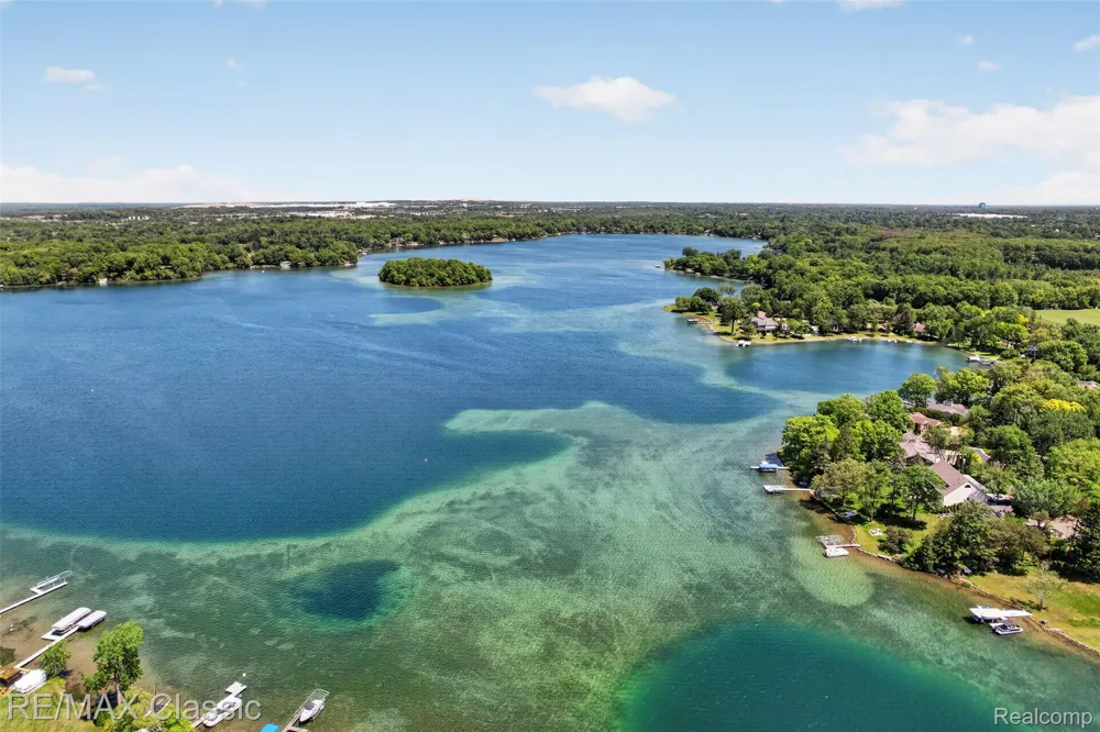 2360 Private Drive Lake Angelus City, MI 48329