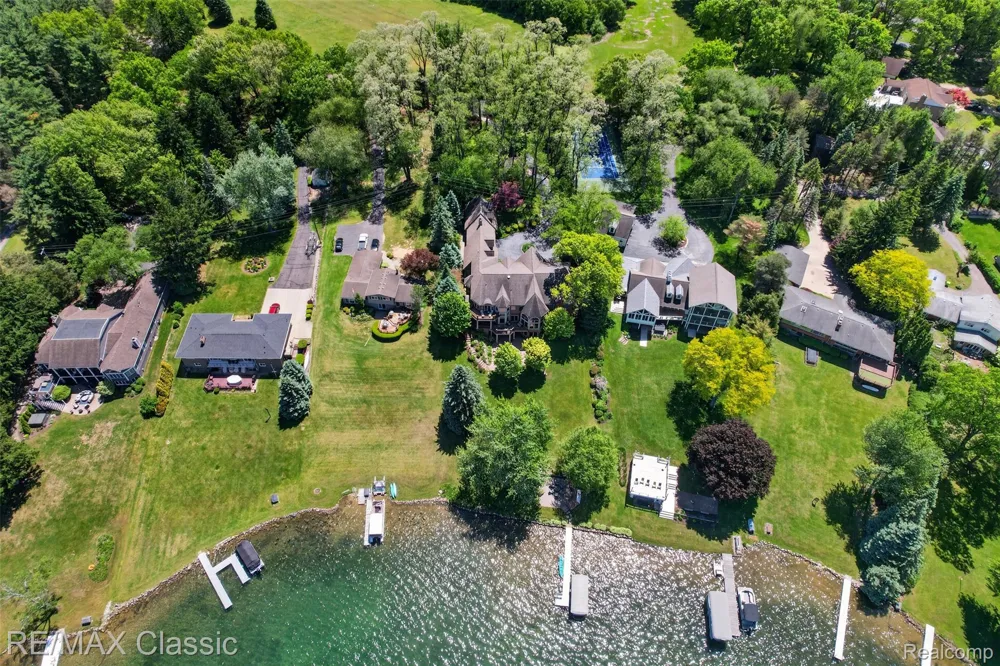 2360 Private Drive Lake Angelus City, MI 48329