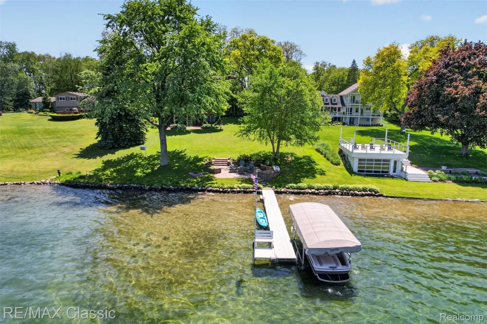 2360 Private Drive Lake Angelus City, MI 48329