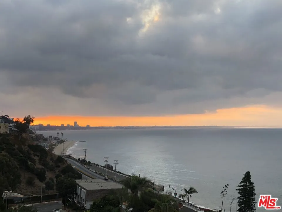 18101 COASTLINE DRIVE Malibu, CA 90265