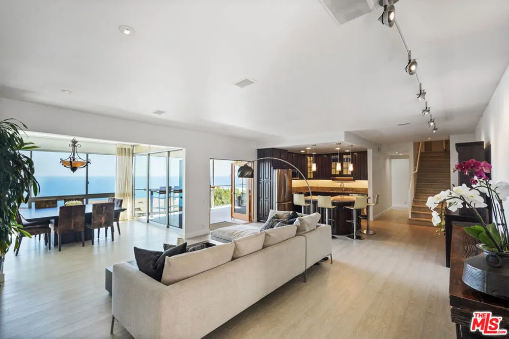 18101 COASTLINE DRIVE Malibu, CA 90265
