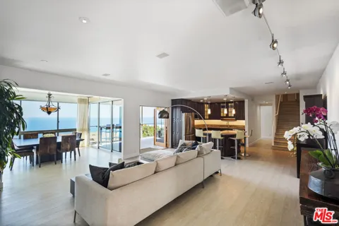 18101 COASTLINE DRIVE