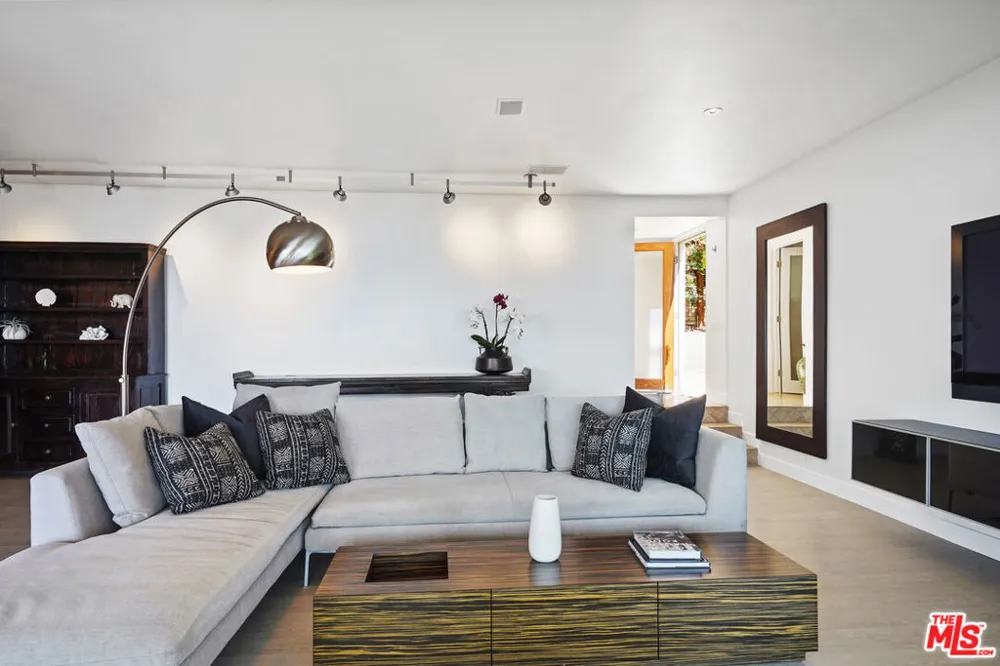 18101 COASTLINE DRIVE Malibu, CA 90265
