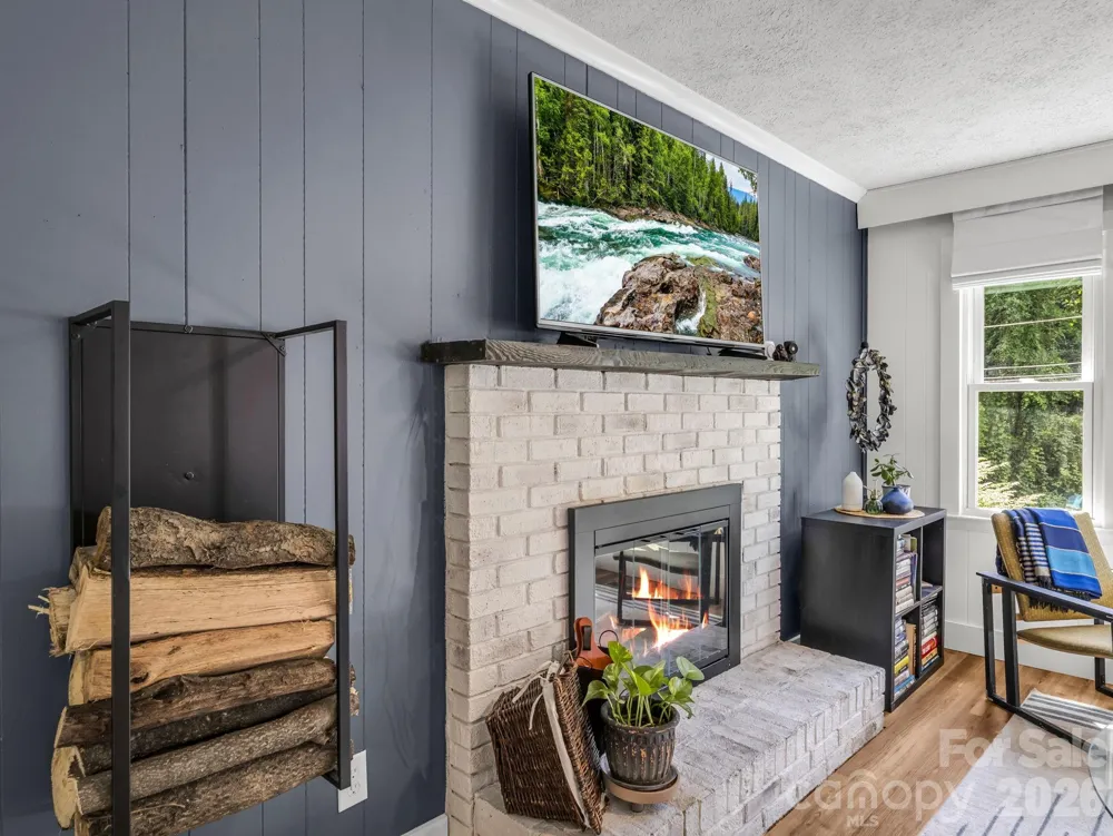 395 E Howard Street Tryon, NC 28782
