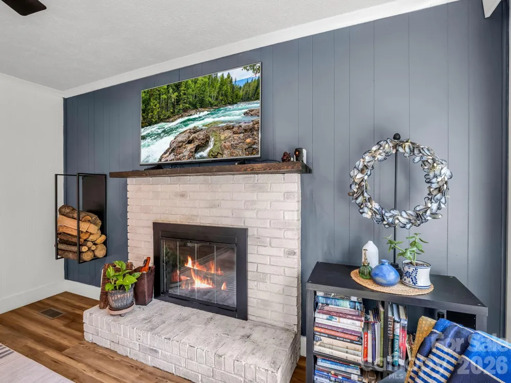 395 E Howard Street Tryon, NC 28782