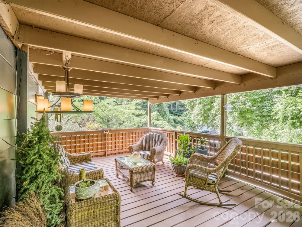 395 E Howard Street Tryon, NC 28782