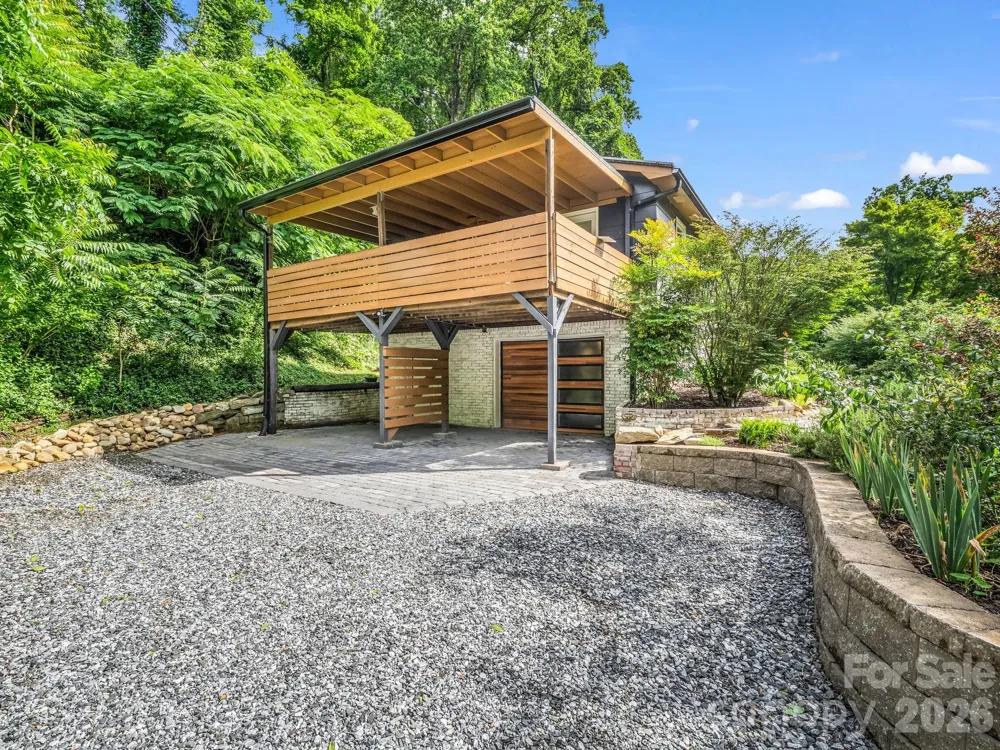 395 E Howard Street Tryon, NC 28782