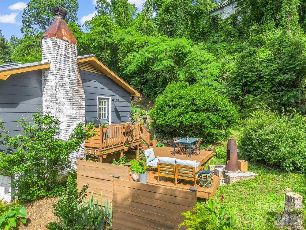 395 E Howard Street Tryon, NC 28782
