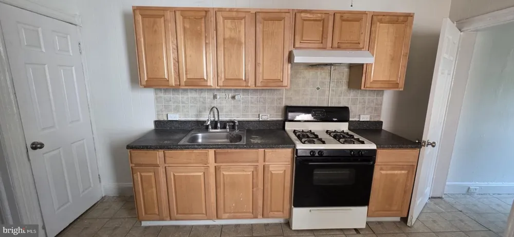 1861 CHESTNUT AVENUE Trenton, NJ 08611