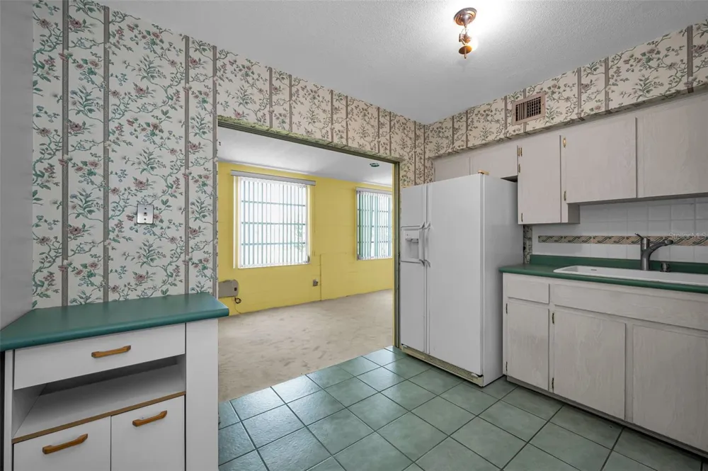 2072 AUSTRALIA WAY W #32 Clearwater, FL 33763