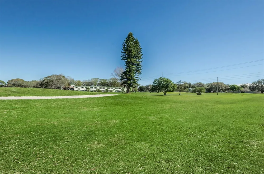 2072 AUSTRALIA WAY W #32 Clearwater, FL 33763