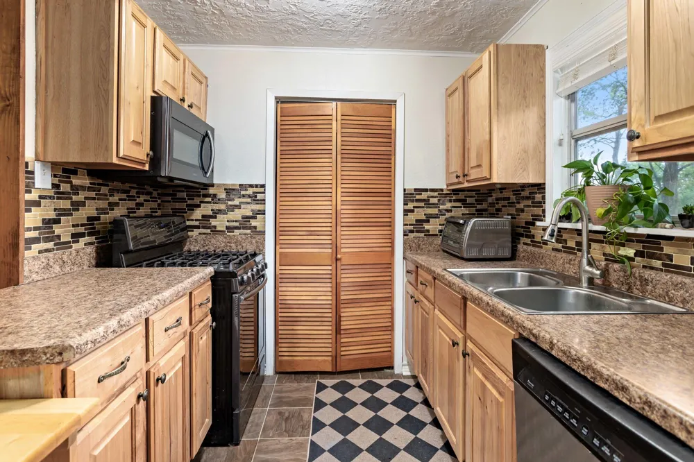 447 County Road 3150 Colmesneil, TX 75938
