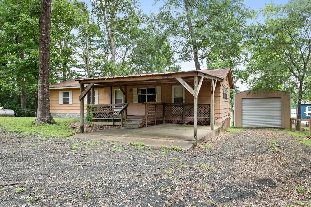 447 County Road 3150 Colmesneil, TX 75938