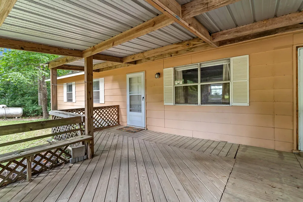 447 County Road 3150 Colmesneil, TX 75938
