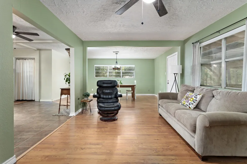 447 County Road 3150 Colmesneil, TX 75938