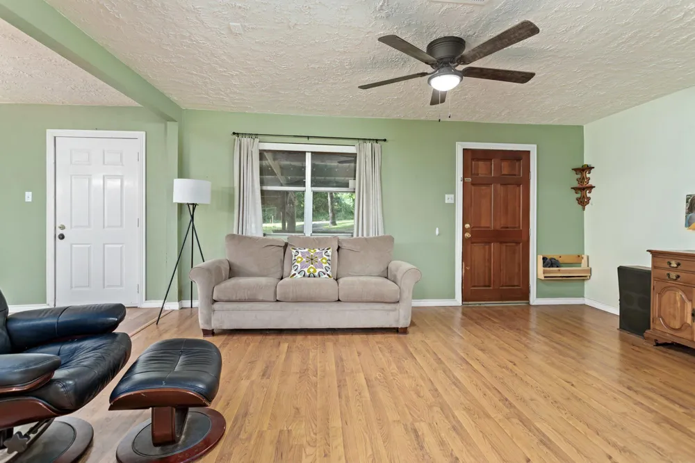 447 County Road 3150 Colmesneil, TX 75938