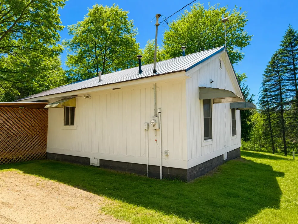 22469 165th Avenue Hersey, MI 49639