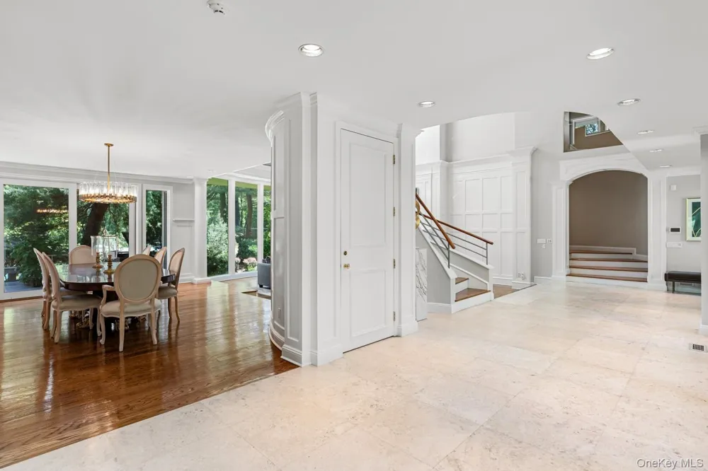 5 Coachmans Court Old Westbury, NY 11568