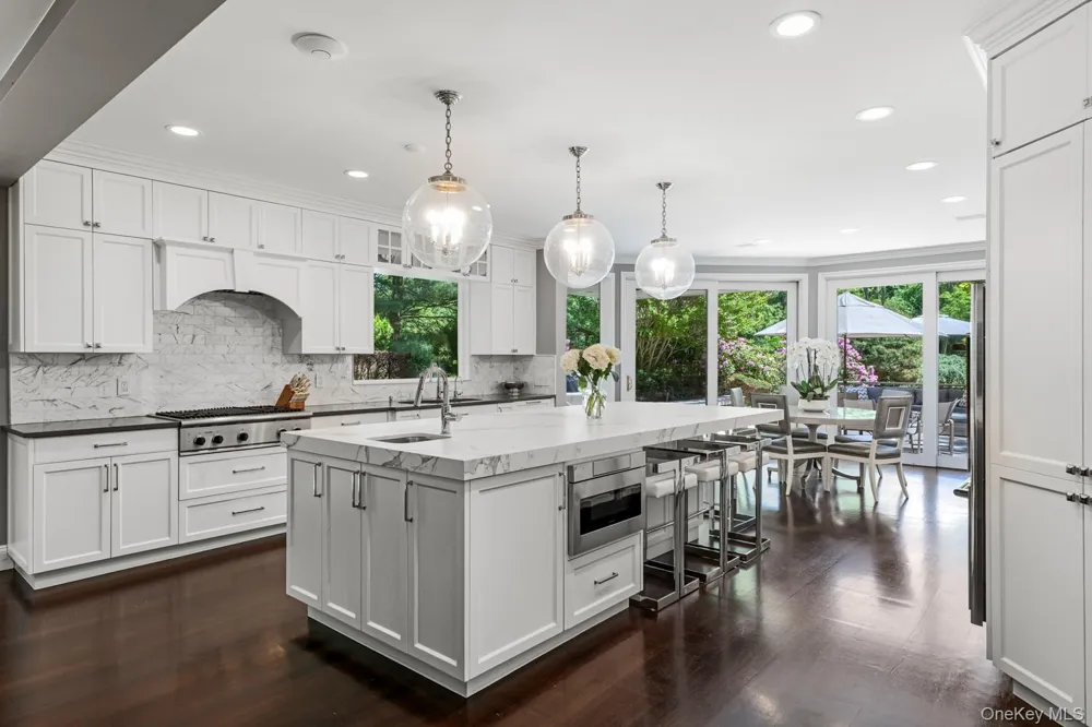 5 Coachmans Court Old Westbury, NY 11568