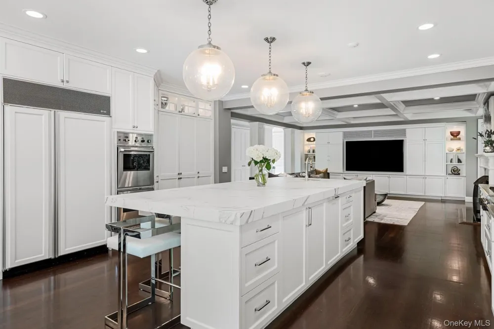 5 Coachmans Court Old Westbury, NY 11568