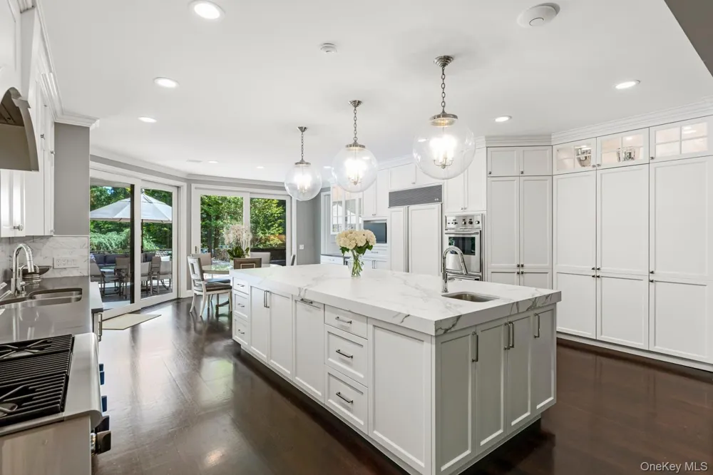 5 Coachmans Court Old Westbury, NY 11568