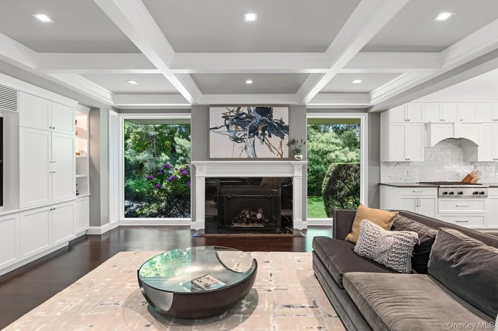 5 Coachmans Court Old Westbury, NY 11568