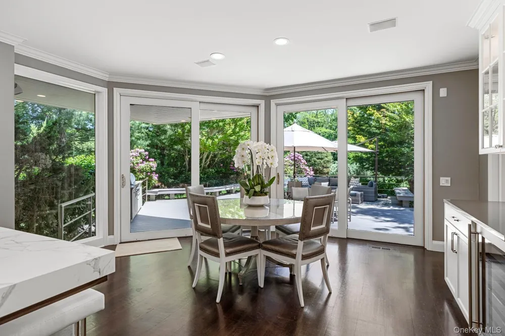 5 Coachmans Court Old Westbury, NY 11568