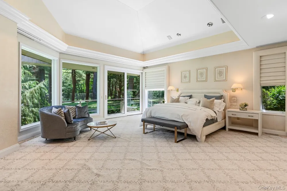 5 Coachmans Court Old Westbury, NY 11568