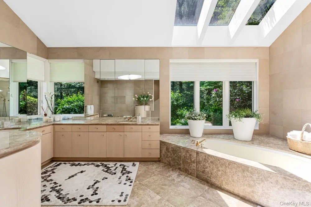 5 Coachmans Court Old Westbury, NY 11568