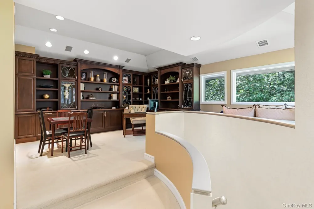 5 Coachmans Court Old Westbury, NY 11568