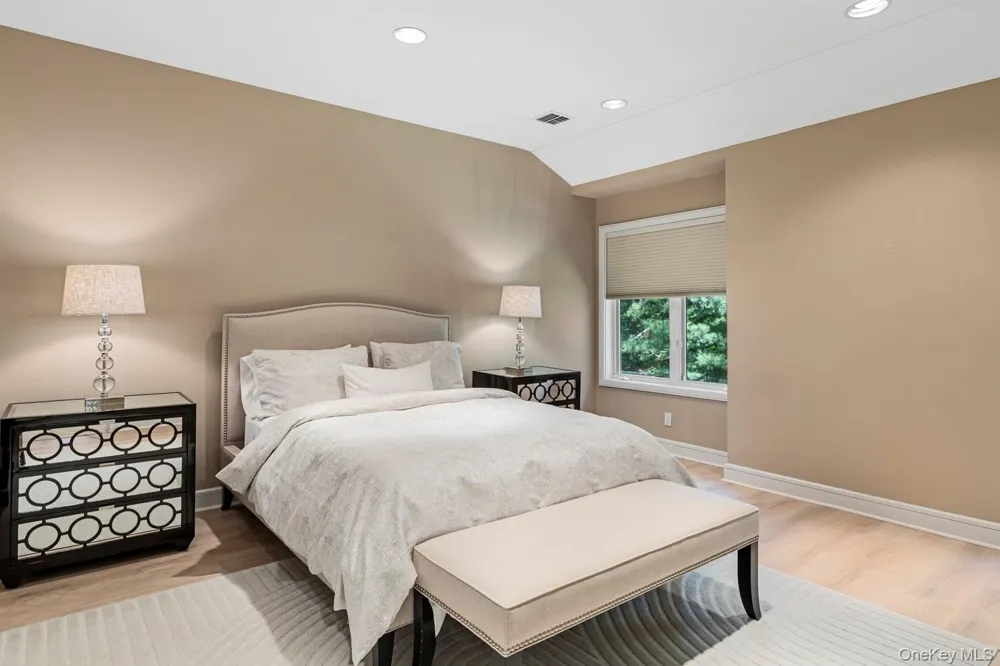 5 Coachmans Court Old Westbury, NY 11568