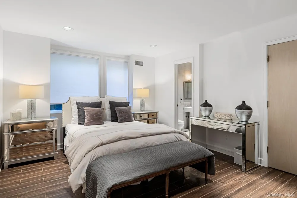 5 Coachmans Court Old Westbury, NY 11568