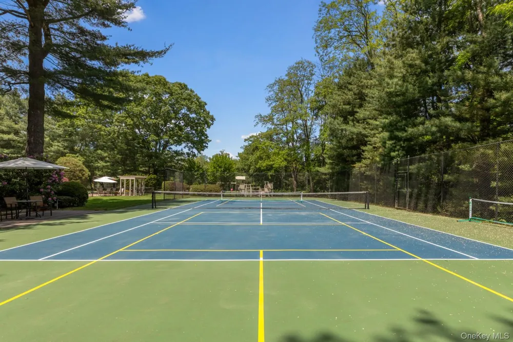 5 Coachmans Court Old Westbury, NY 11568
