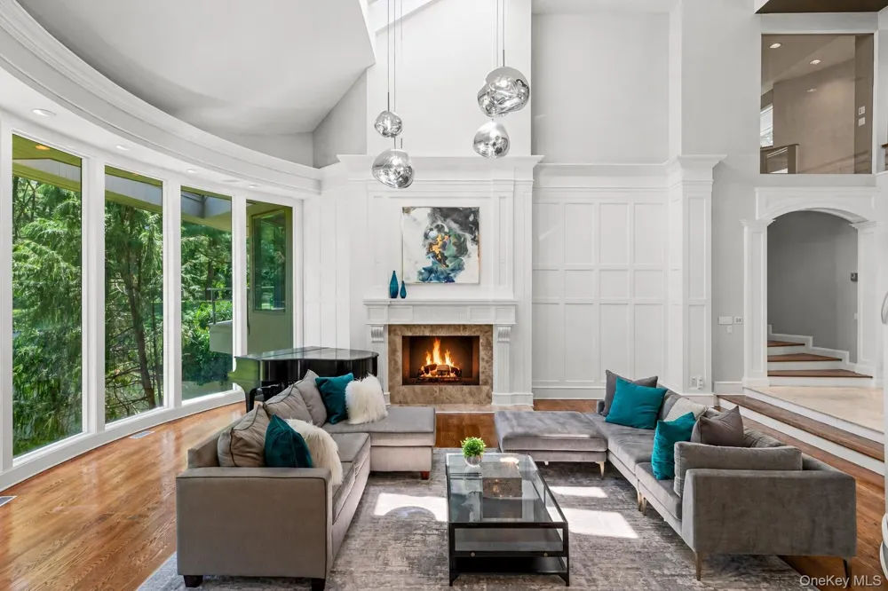 5 Coachmans Court Old Westbury, NY 11568