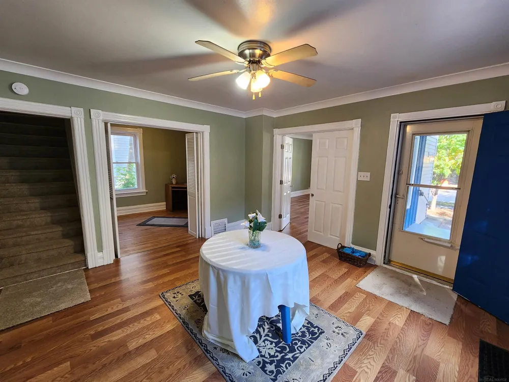 77 Hubbard Street Mt Clemens City, MI 48043