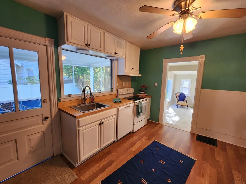 77 Hubbard Street Mt Clemens City, MI 48043