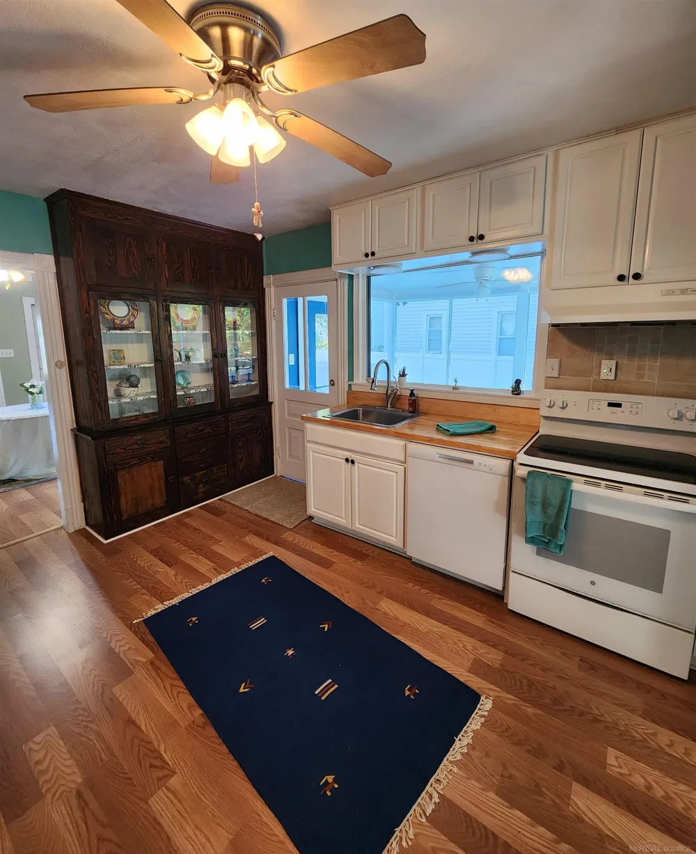 77 Hubbard Street Mt Clemens City, MI 48043