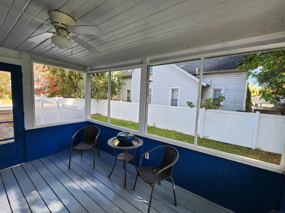 77 Hubbard Street Mt Clemens City, MI 48043
